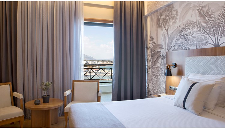 Zeus Essence Ramada Athens  (ex Ramada Athens Attica Riviera), Афины